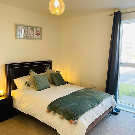 Deluxe 2-Bedroom Home Away Erith エクステリア 写真