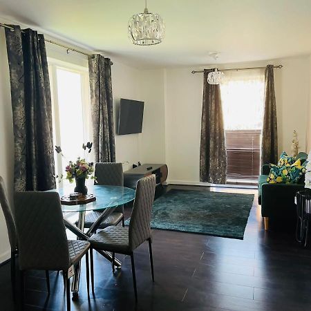 Deluxe 2-Bedroom Home Away Erith エクステリア 写真