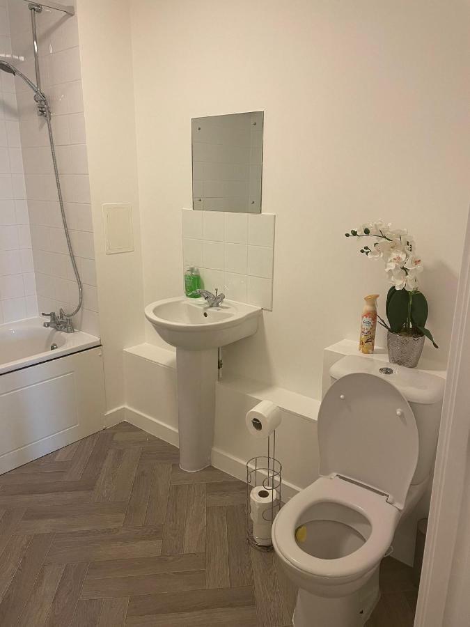 Deluxe 2-Bedroom Home Away Erith エクステリア 写真