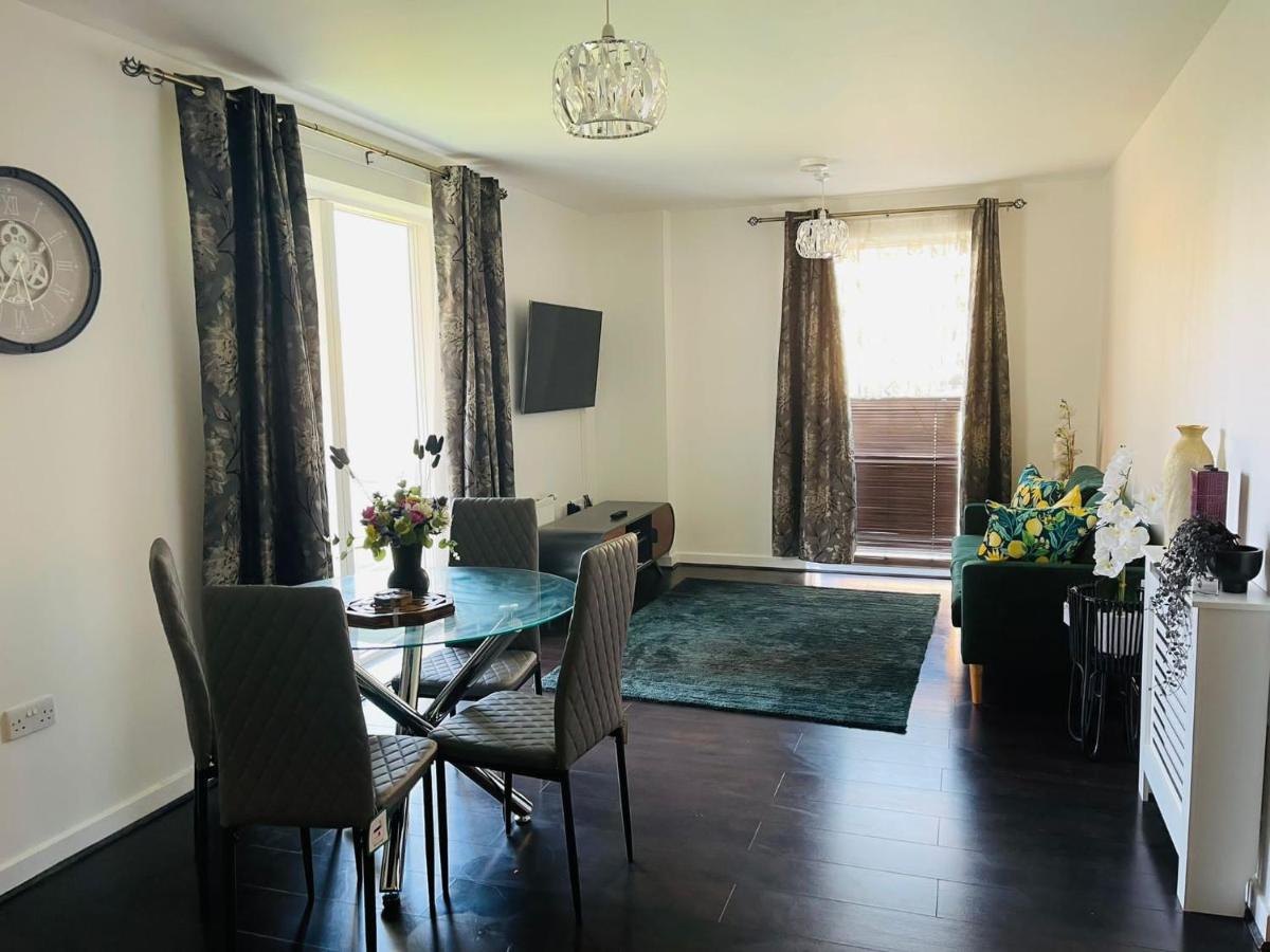 Deluxe 2-Bedroom Home Away Erith エクステリア 写真