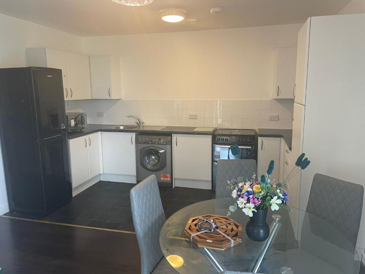 Deluxe 2-Bedroom Home Away Erith エクステリア 写真